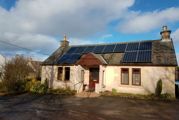 3 Bedroom Bungalow To Rent In Pettinain, Lanark, ML11