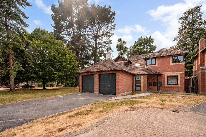 4 Bedroom Detached House For Sale In Crispin Close, Locks Heath, Southampton, SO31