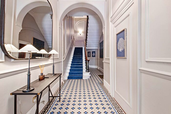 2 Bedroom Flat For Sale In Ennismore Gardens, Knightsbridge, London, SW7