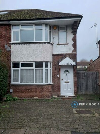 2 Bedroom Semi-Detached House To Rent In Wickstead Avenue, Luton, LU4