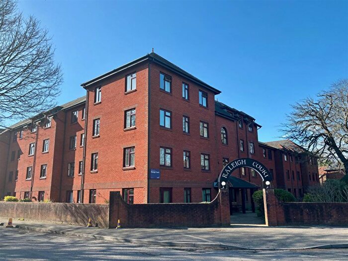 1 Bedroom Property For Sale In Polebarn Road, Trowbridge, BA14