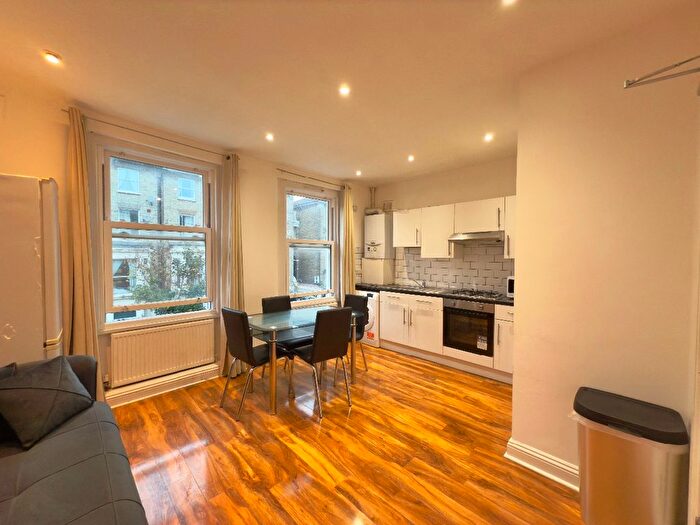 4 Bedroom Flat To Rent In Flaxman Road, London, SE5
