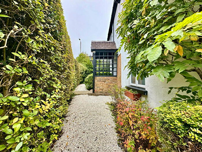 4 Bedroom Detached House For Sale In Glebe Lane, Barnet, EN5