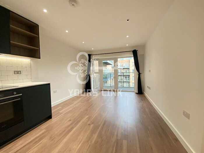 1 Bedroom Flat To Rent In Fermont House, Beaufort Square, London, NW9
