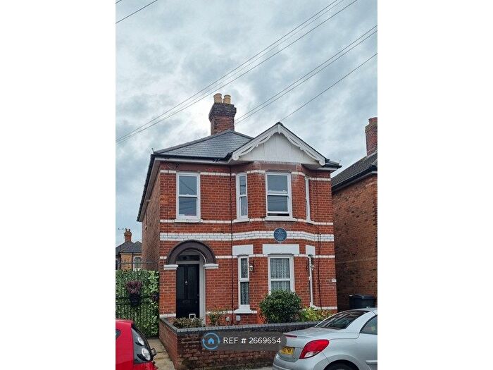 2 Bedroom Flat To Rent In Charminster, Bournemouth, BH8