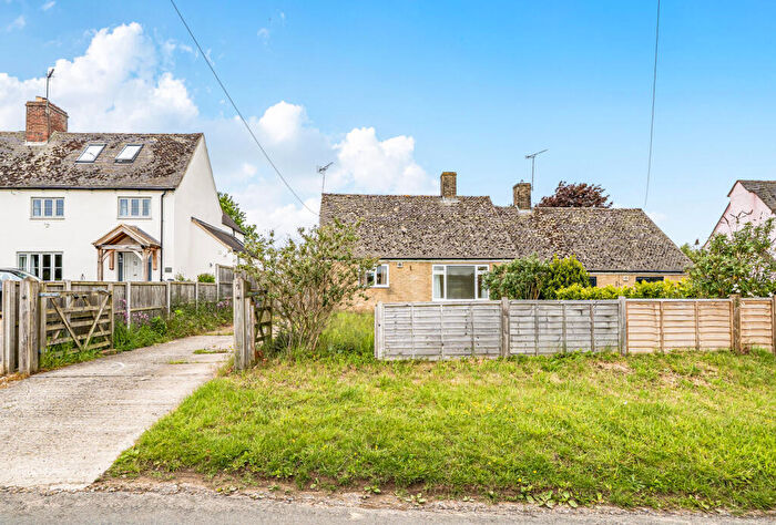 2 Bedroom Bungalow For Sale In Foscot, Chipping Norton, Oxfordshire, OX7