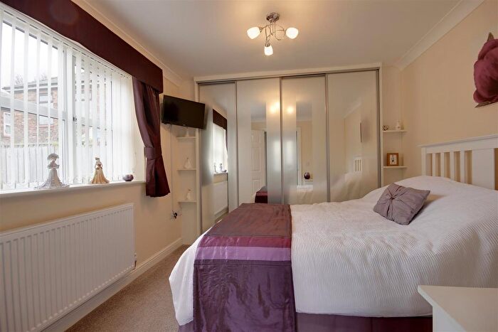 2 Bedroom Detached Bungalow For Sale In Trafalgar Close, Hessle, HU13