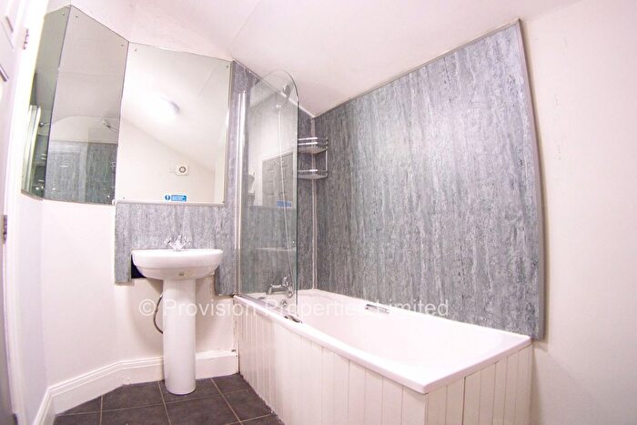 6 Bedroom Terraced House To Rent In Consort Terrace, Hyde Park, Leeds, LS3