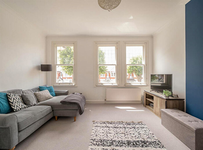 2 Bedroom Apartment For Sale In Teignmouth Road, London, NW2