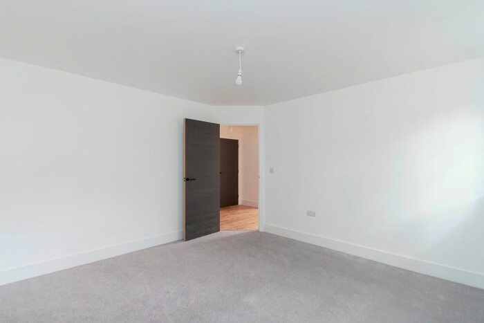 1 Bedroom Flat For Sale In Quaker Lane, Thornbury, Bristol, BS35