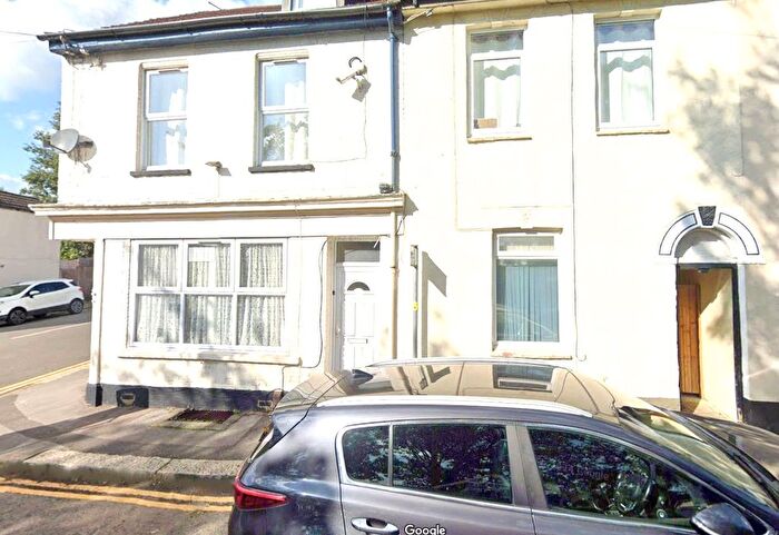 1 Bedroom Flat To Rent In Glanville Road, Rochester, Kent, ME2