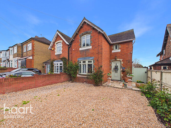 2 Bedroom Semi Detached House For Sale In North Road, Romford, RM4