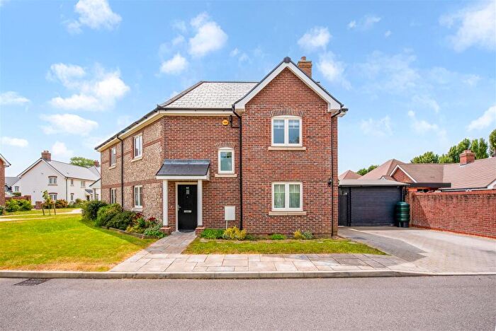 3 Bedroom Semi-Detached House For Sale In Abbots Field, Yapton, BN18