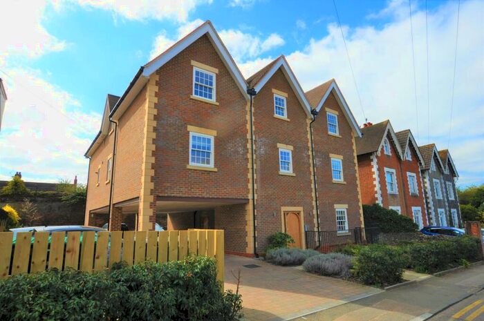 2 Bedroom Apartment To Rent In Nightingale Road, Guildford, Surrey, GU1