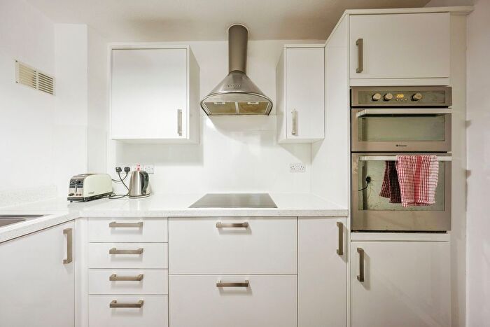 1 Bedroom Flat For Sale In Defoe Way, Romford, RM5