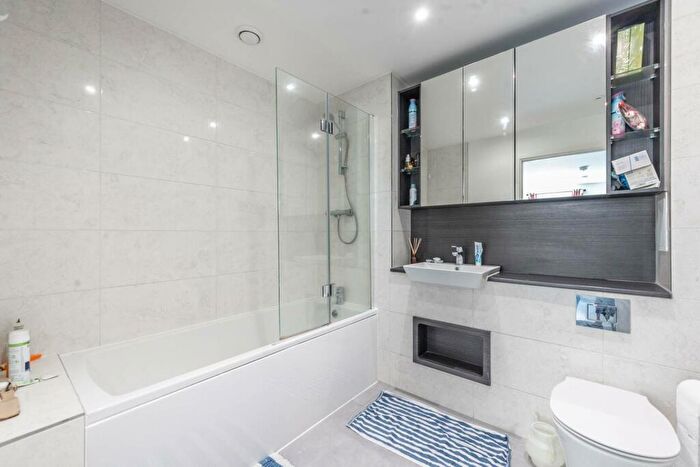 3 Bedroom Flat For Sale In Lensview Close, , Harrow, Harrow, HA1