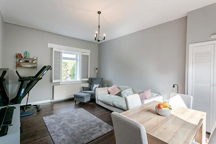 2 Bedroom Cottage For Sale In Lothian Street, Rosewell, EH24