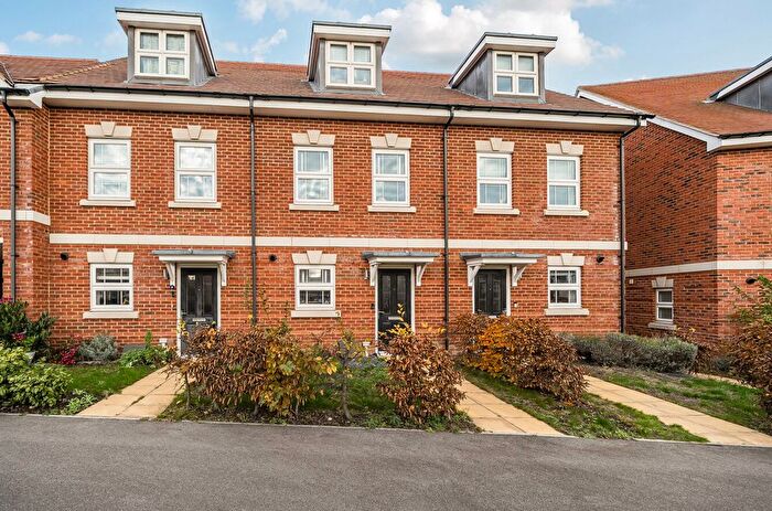3 Bedroom Terraced House For Sale In Oak Avenue, Wokingham, Berkshire, RG40
