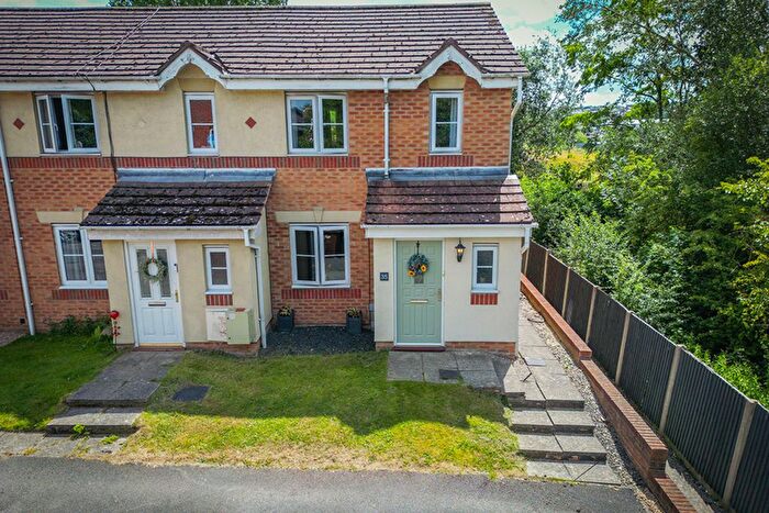 3 Bedroom End Terrace House For Sale In Bramham Croft, Barnsley, S73