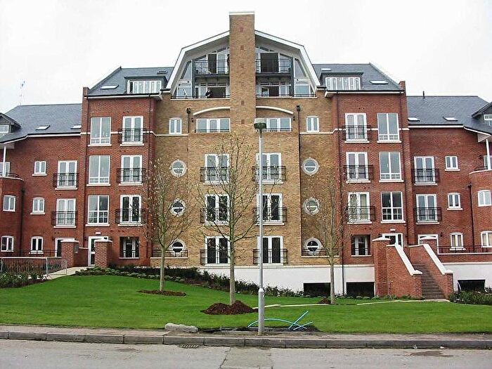2 Bedroom Apartment To Rent In Aveley House, Iliffe Close, Reading, RG1
