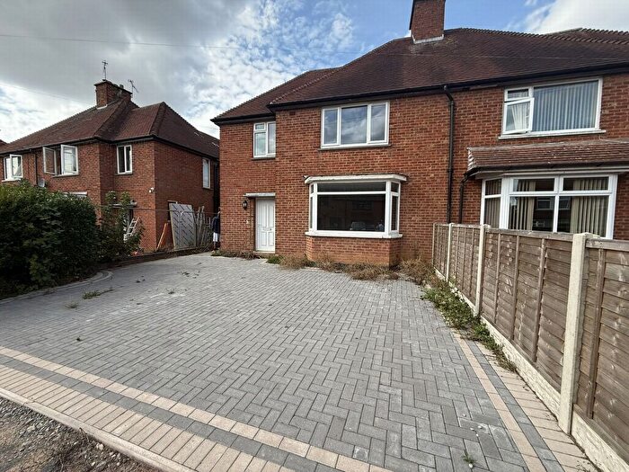 4 Bedroom Semi-Detached House To Rent In Cartwright Drive, Oadby, LE2