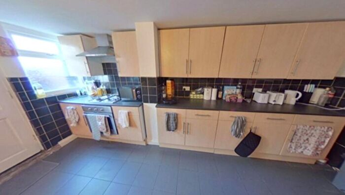 5 Bedroom Apartment To Rent In Highgate Road, Kentish Town, London, NW5