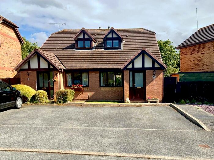 2 Bedroom Semi-Detached House To Rent In Chapelfield, Deganwy, LL31