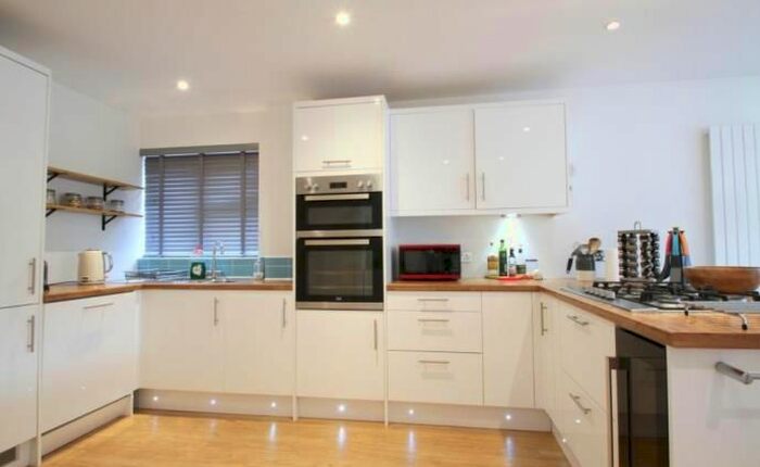 3 Bedroom Property To Rent In Guildford Park Avenue, Guildford, GU2