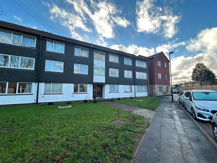 2 Bedroom Flat For Sale In The Dell, Feltham, TW14