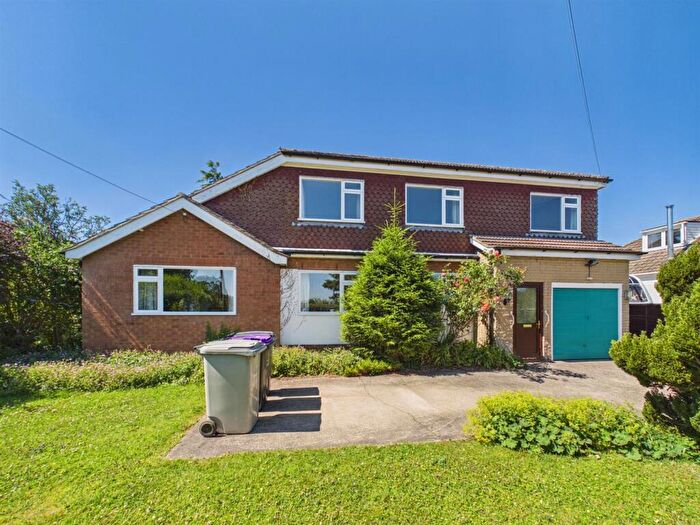 5 Bedroom Detached Bungalow For Sale In Top Road, Little Cawthorpe, Louth, LN11