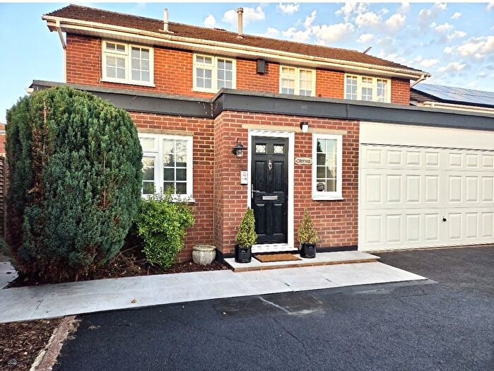 4 Bedroom Detached House For Sale In Bracknell Lane, Hartley Wintney, RG27