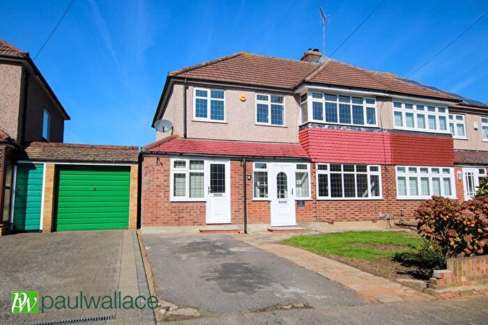 5 Bedroom Semi-detached House For Sale In Beehive Road, Goffs Oak, EN7