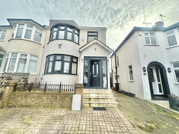 4 Bedroom House To Rent In Dovedale Avenue, Clayhall, IG5