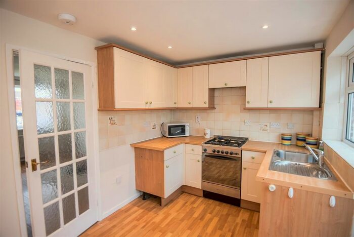 2 Bedroom Town House To Rent In Barons Crescent, Copmanthorpe, York, YO23