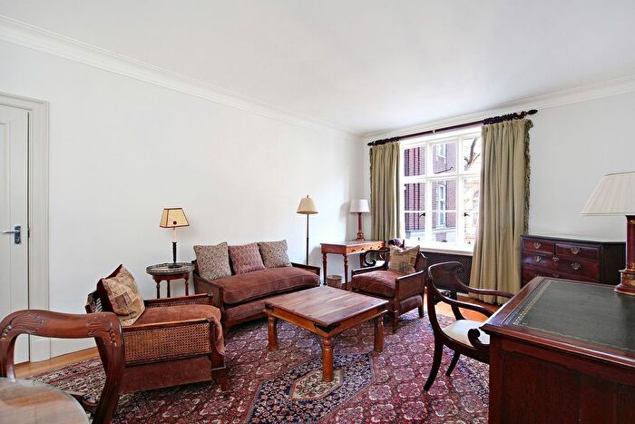 1 Bedroom Flat To Rent In Chesterfield House, Chesterfield Gardens, Mayfair, London, W1J