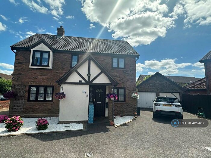 4 Bedroom Detached House To Rent In Wickets Way, Ilford, IG6