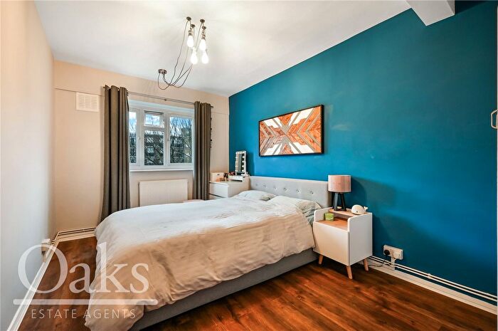 2 Bedroom Flat For Sale In Holmewood Gardens, London, SW2