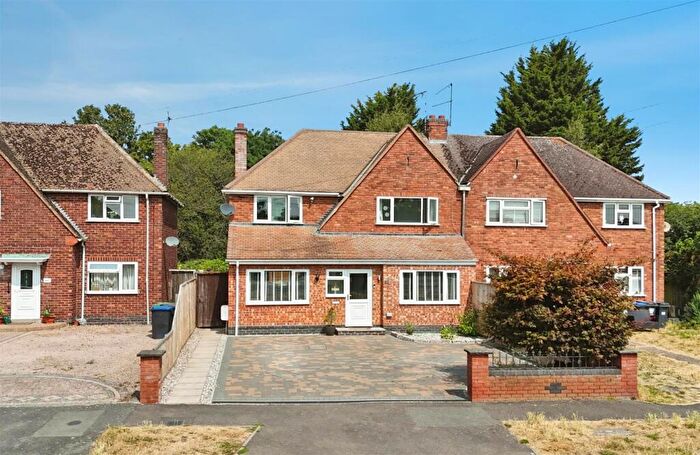 3 Bedroom Semi Detached House For Sale In Goldsmith Avenue, Warwick, CV34