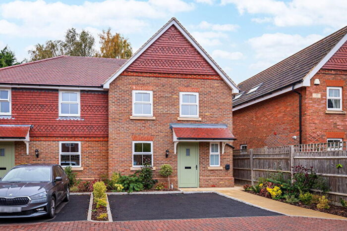 3 Bedroom Semi-Detached House For Sale In Oakford Mews, Shalford, GU4