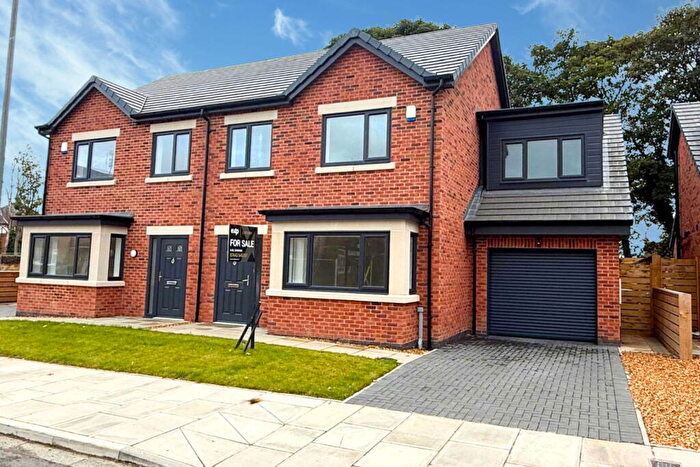 3 Bedroom Semi-Detached House For Sale In Warren Court, Birkdale, Southport, Merseyside, PR8