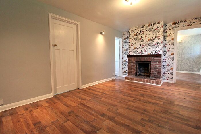 4 Bedroom End Of Terrace House To Rent In Squires Bridge Road, Shepperton, TW17