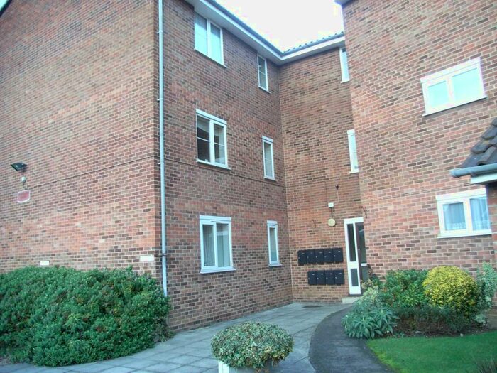 2 Bedroom Flat To Rent In Rose Valley, Brentwood, Essex, CM14