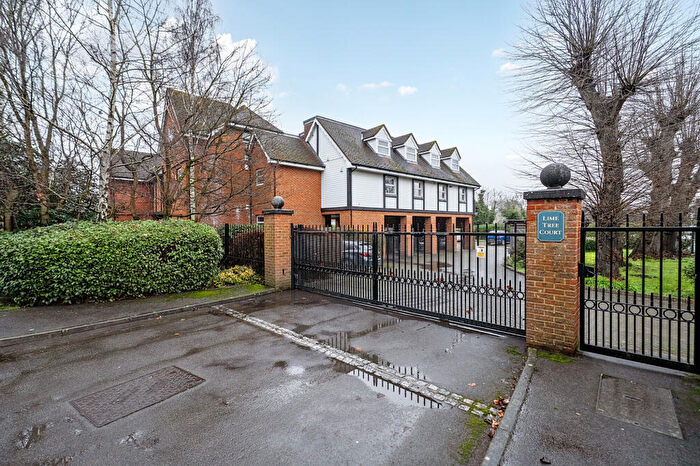 2 Bedroom Flat For Sale In Straight Road, Old Windsor, SL4