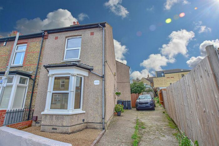 3 Bedroom End Of Terrace House To Rent In Suffolk Road, Gravesend, DA12