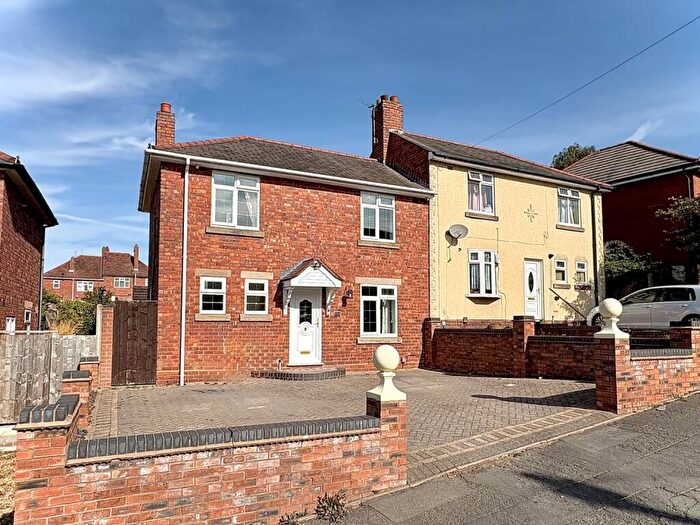 3 Bedroom Semi-Detached House For Sale In Wood Road, Lower Gornal, DY3