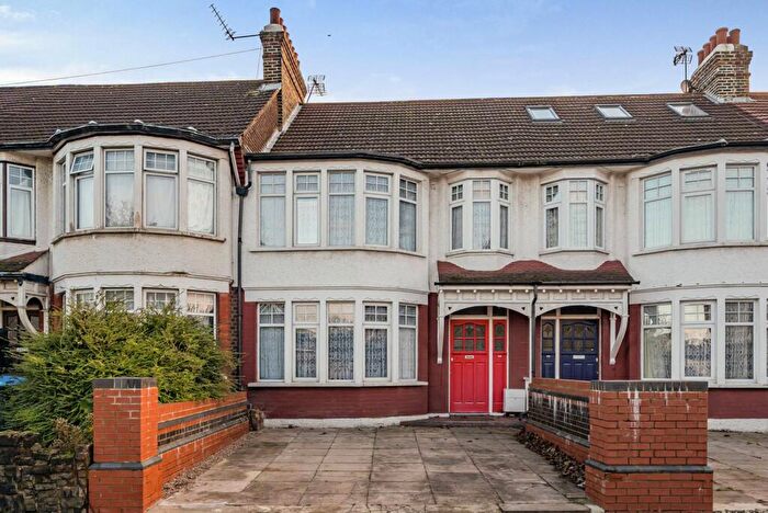 4 Bedroom Terraced House To Rent In Berkshire Gardens, Palmers Green, London, N13