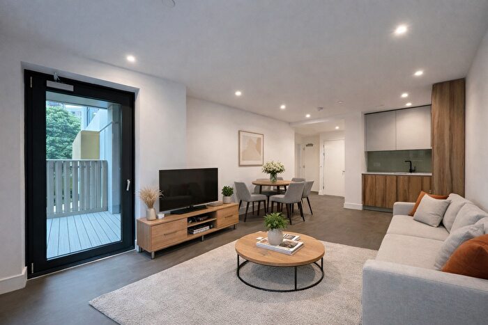 1 Bedroom Flat To Rent In Hawksbury Heights, London, SE17