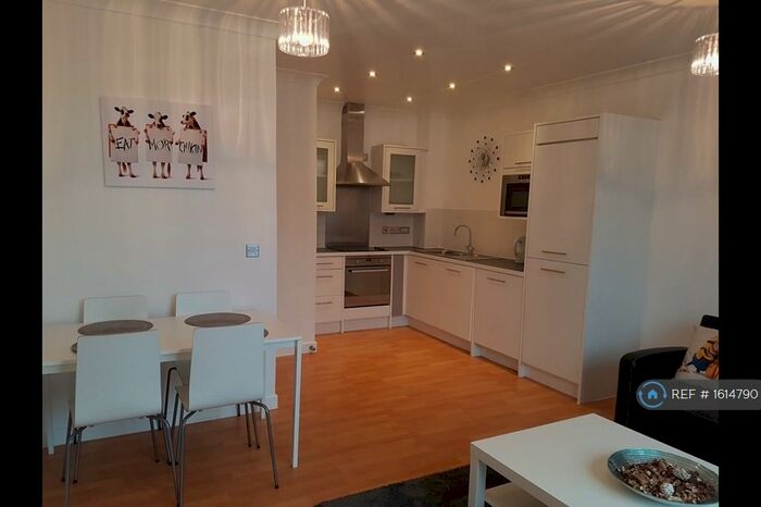 2 Bedroom Flat To Rent In Quayside Drive, Colchester, CO2