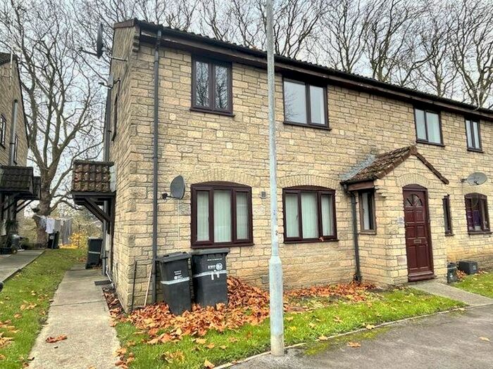 2 Bedroom Flat To Rent In Cavalier Way, Wincanton, BA9