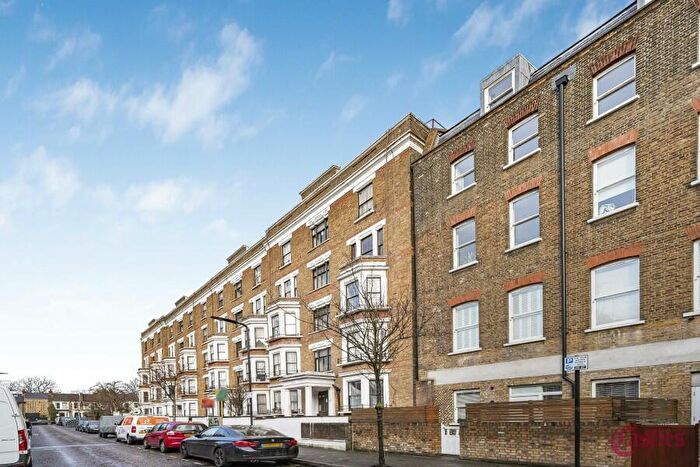 2 Bedroom Flat To Rent In Quested Court, Hackney, E5